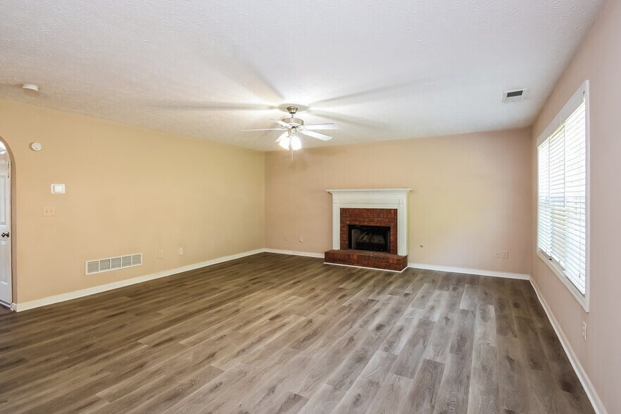 Building Photo - 217 E Skyline View