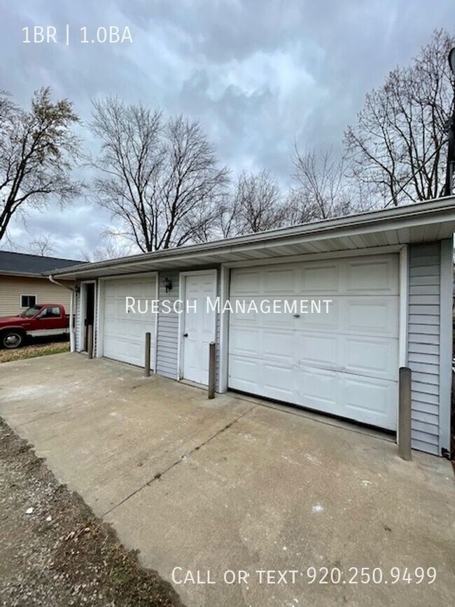 Recently Remodeled 1 Bedroom Upper Duplex 728 Madison St Little