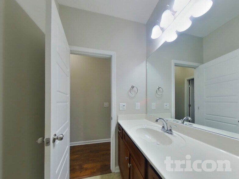 Building Photo - 809 Ellyson Dr