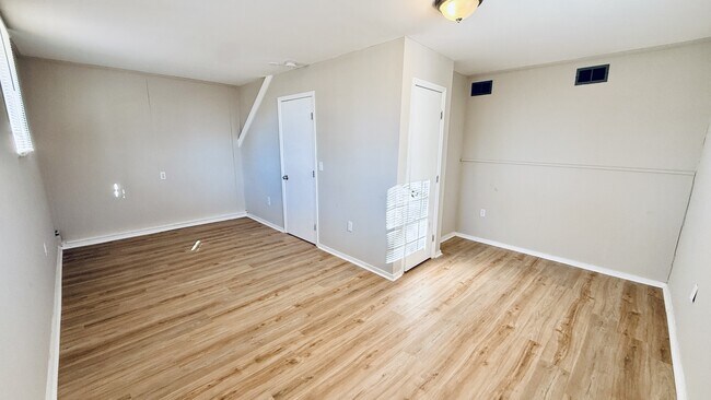 Building Photo - 2004 Chambers Dr NE