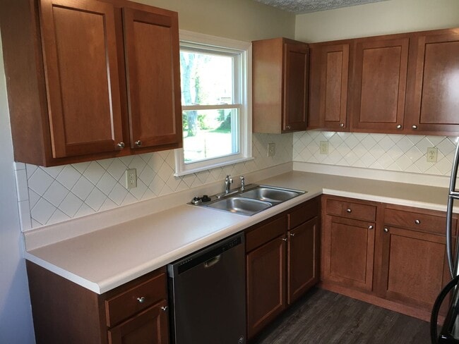 Building Photo - **2-BEDROOM HOME IN NORTH COLUMBUS!!**