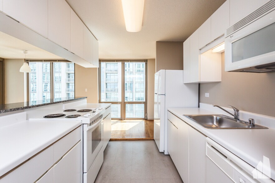 Building Photo - 2 E Erie St