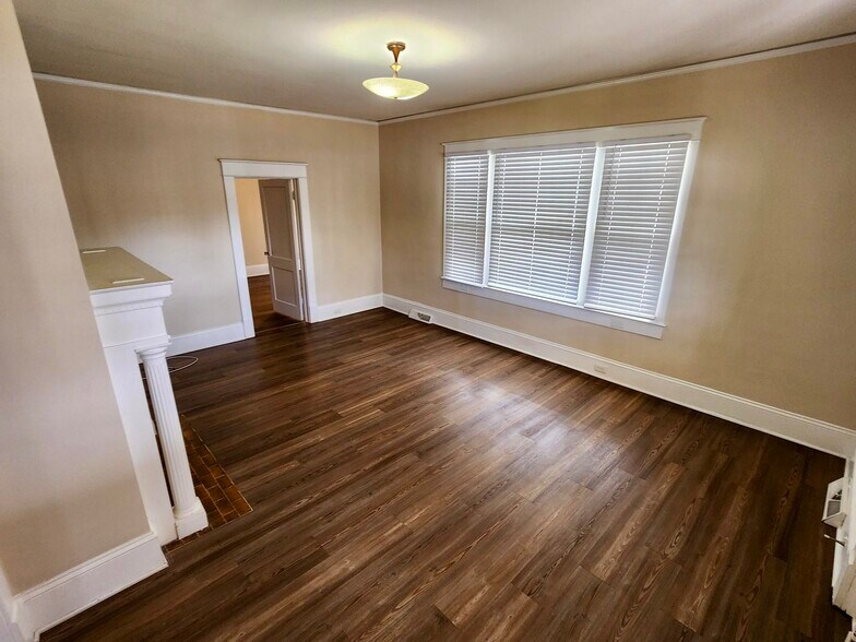 Living Room - 1628 S Main St