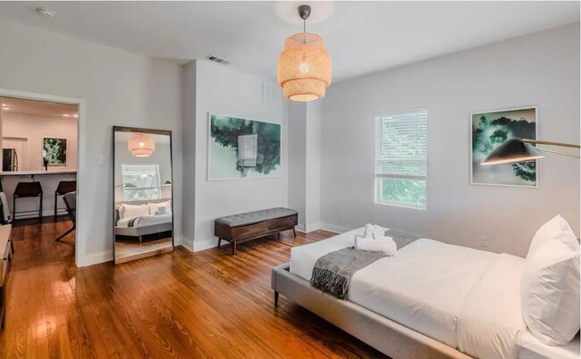 Building Photo - 1704 S Akard LLC