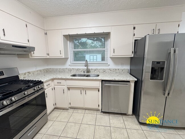 Building Photo - Beautiful 3 Bedroom Home in Fort Walton Be...