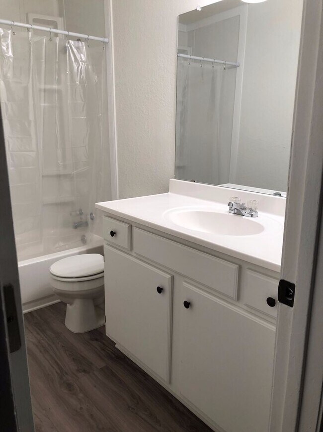 Building Photo - 3313 Maple Ave