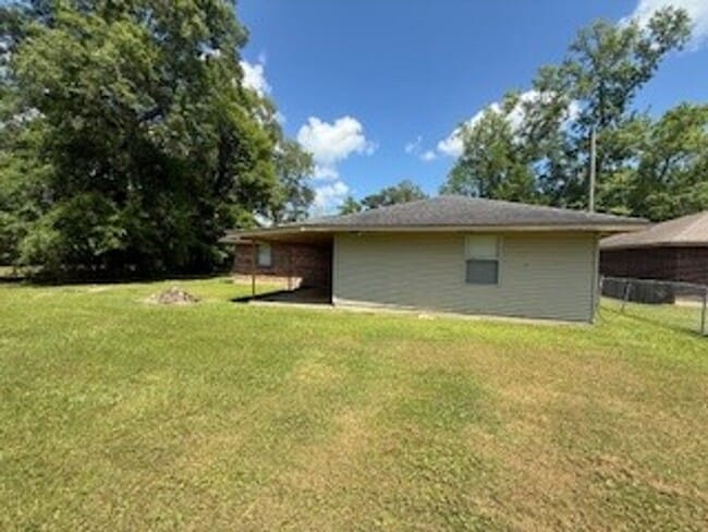Building Photo - Vintage single story brick home