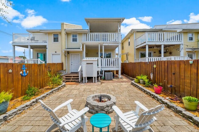 Building Photo - 7405A Beach Dr