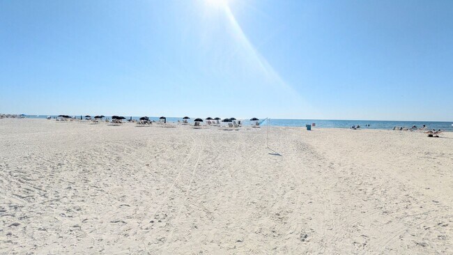 Building Photo - 2 BED 1 BATH CONDO ON SIESTA KEY **ALL UTILITIES/WIFI INCLUDED**