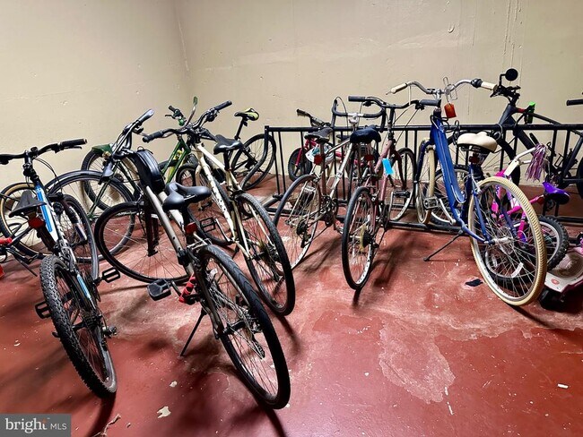 Building Photo - 5112 MacArthur Blvd NW