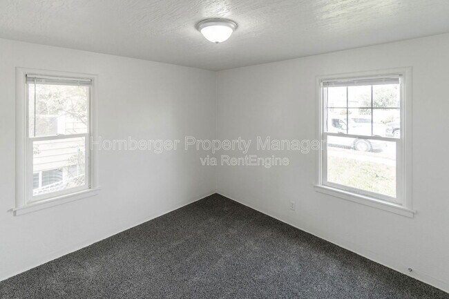 Building Photo - 328 E Rockwell Ave