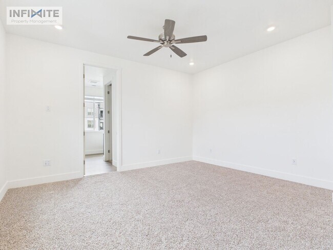 Building Photo - 4814 Briarwood Ln