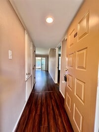 Building Photo - 700 Thicket Ln