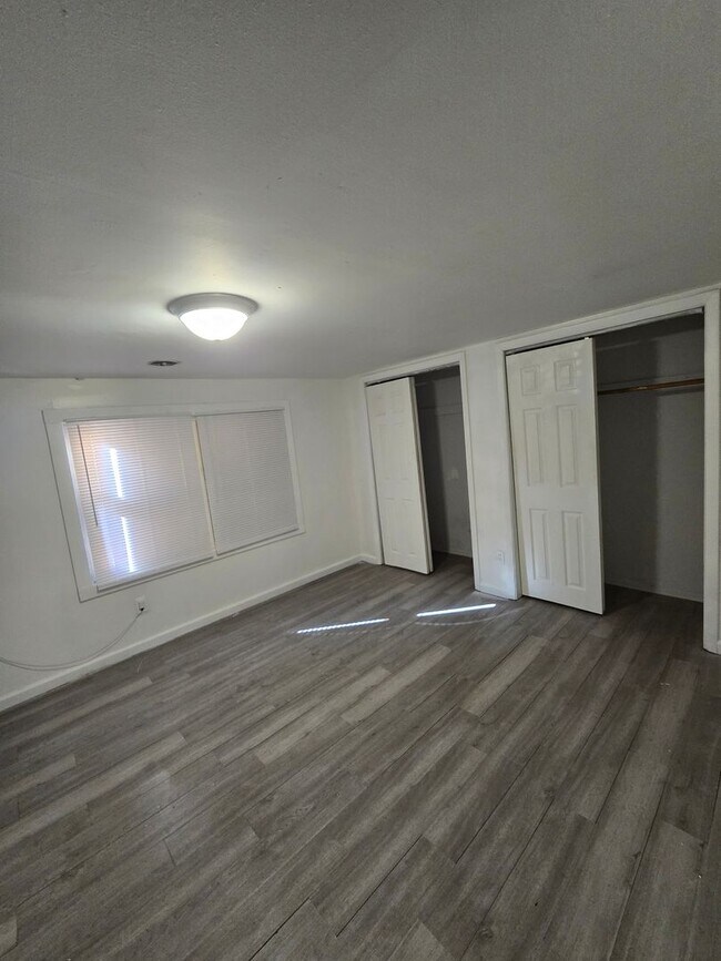 Building Photo - LIMITED TIME**NO APPLICATION FEE**1/2 OFF DEPOSIT**