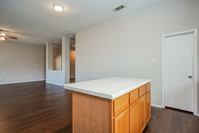 Building Photo - 1415 Heather Ridge Dr