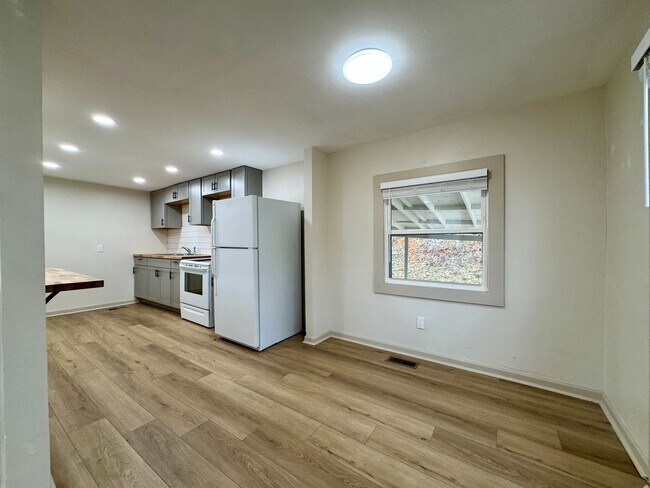 Building Photo - 975 Beason Dr