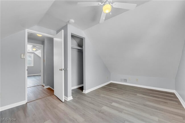 Building Photo - 369 E 232nd St