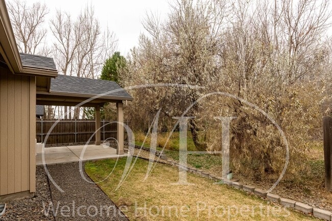 Building Photo - Single Story 3 Bedroom Home with Gas Fireplace and Covered Patio