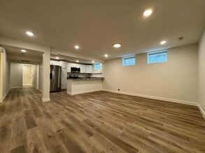 Building Photo - 1411 Rosemary Ln