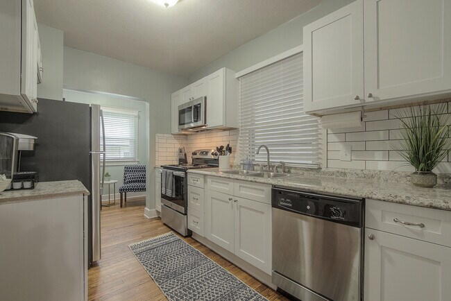 Building Photo - 1145 W 41st Terrace