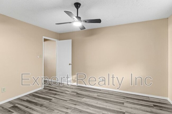 Building Photo - 510 Running Brook Rd