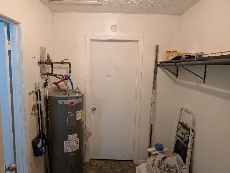 Building Photo - 731 Cave St