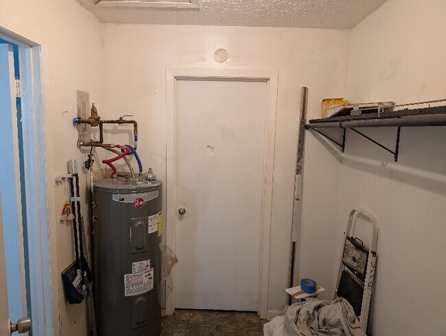 Building Photo - 731 Cave St