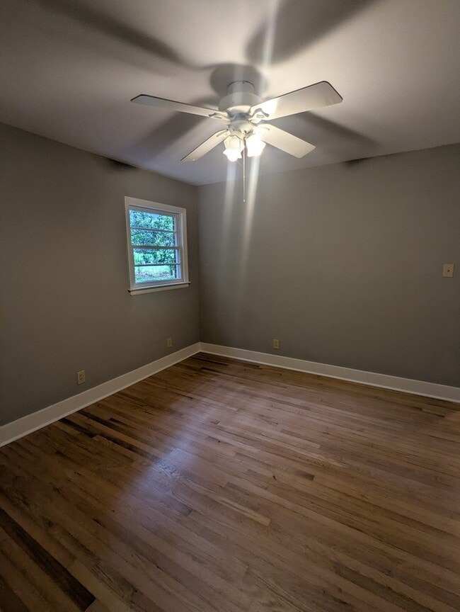 Building Photo - 23 S Circle Dr