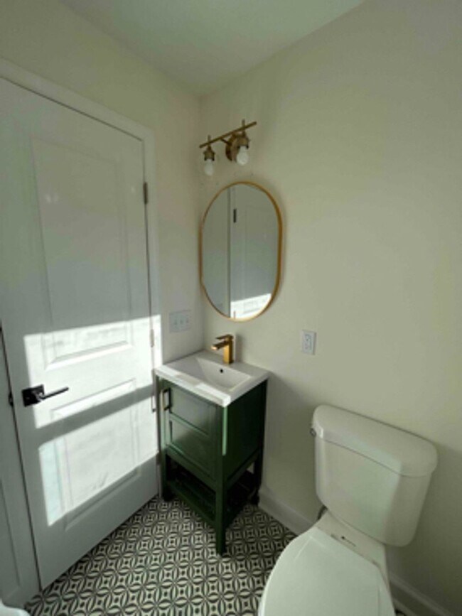 Building Photo - 219 Oakhurst St