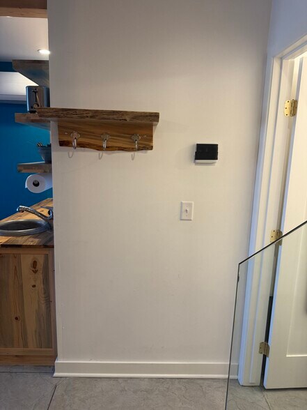 Building Photo - 342 S Mount Vernon Ave