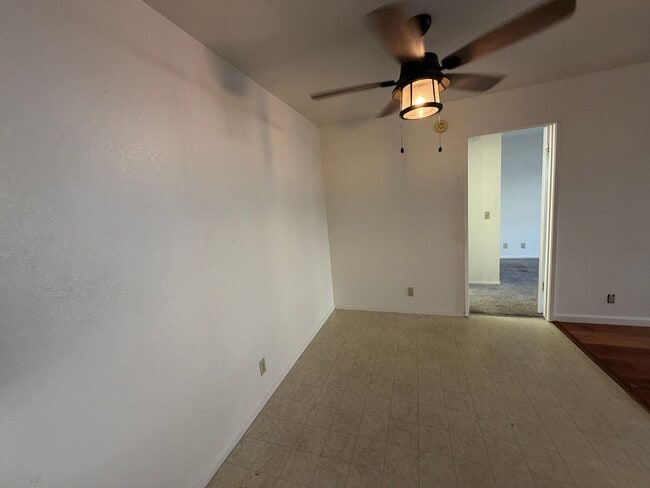 Building Photo - Great Townhome!