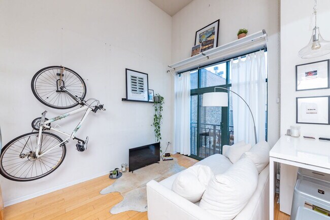 Primary Photo - 400 W Ontario St