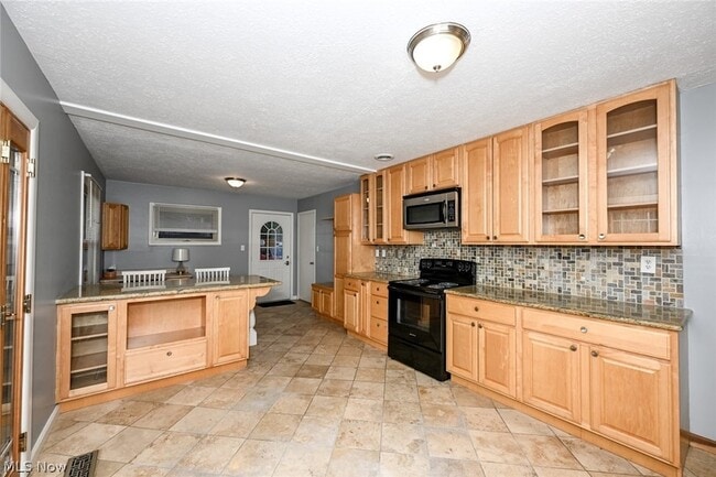 Building Photo - 287 Edgewood Dr