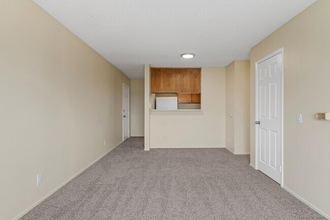 Interior Photo - 1070 Loma Ave