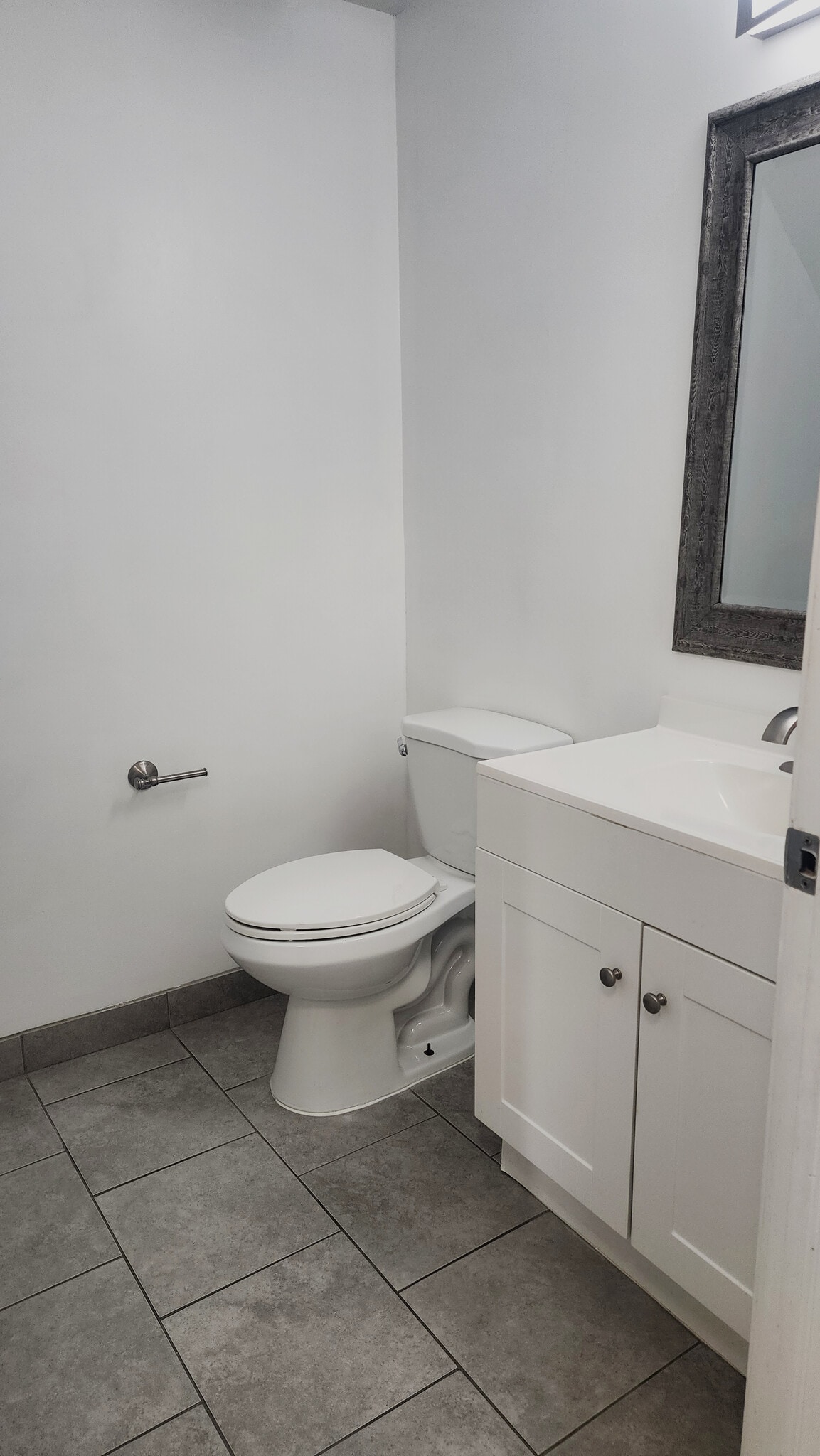 1st Floor Bathroom - 86 Wakefield Cir