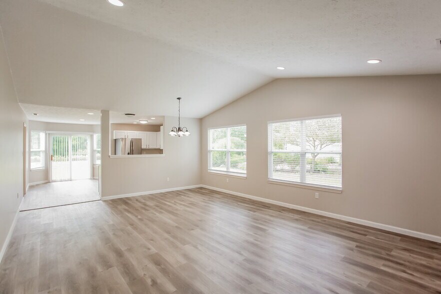 Building Photo - 16901 Peach Ln