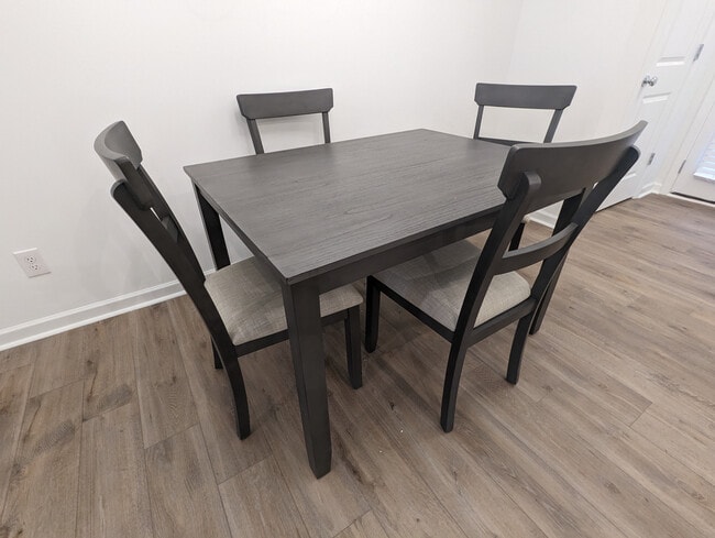 Building Photo - Room in Townhome on Leading St