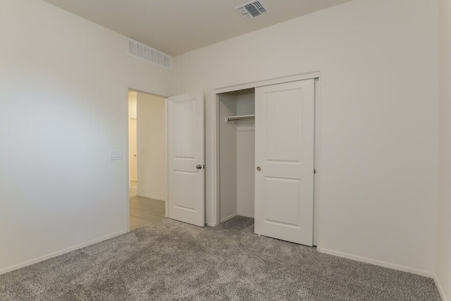 Building Photo - 12100 W Charismatic Dr