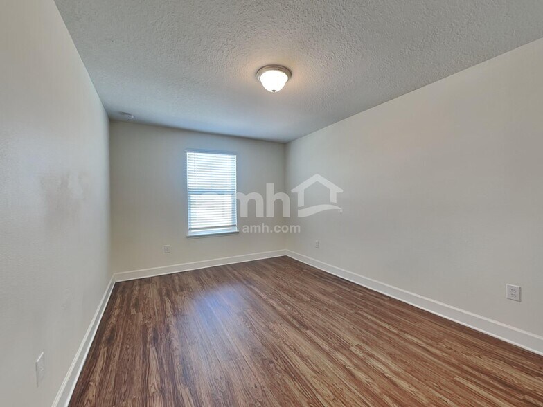Building Photo - 1039 Walden Pond Dr