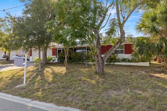 Building Photo - 885 James St