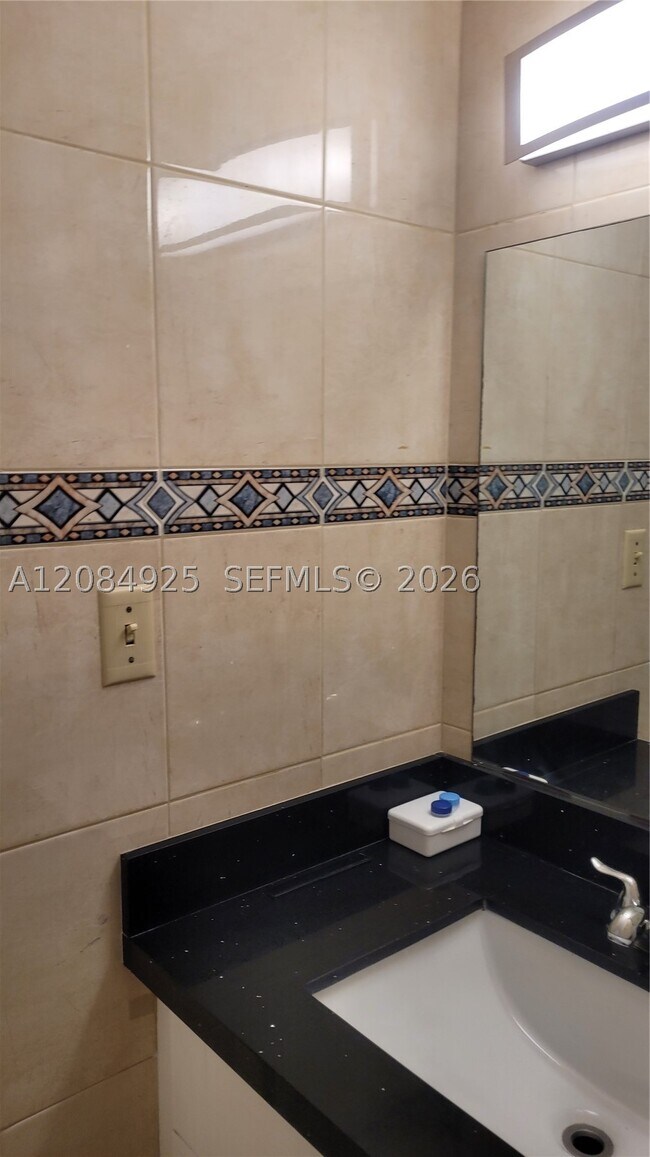 Building Photo - 2899 Collins Ave