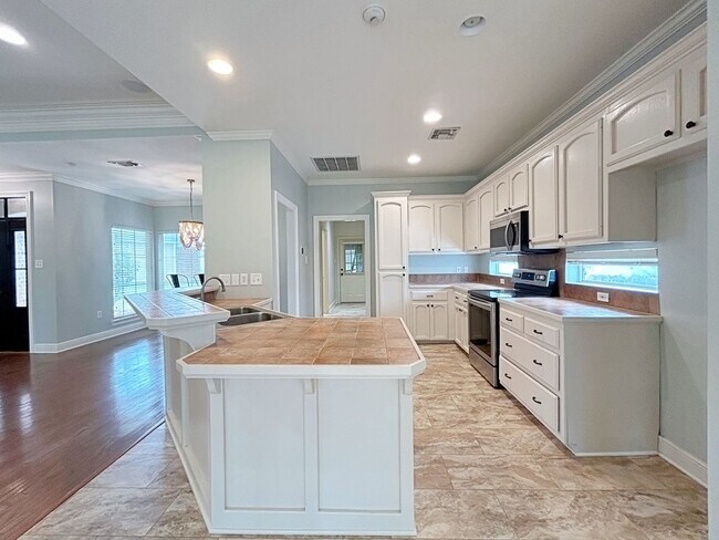 Building Photo - 3919 Meadow Ridge Dr