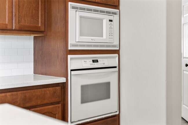 Building Photo - 521 Ironwood Forest Dr