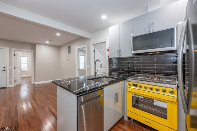 Building Photo - 24 Dean St