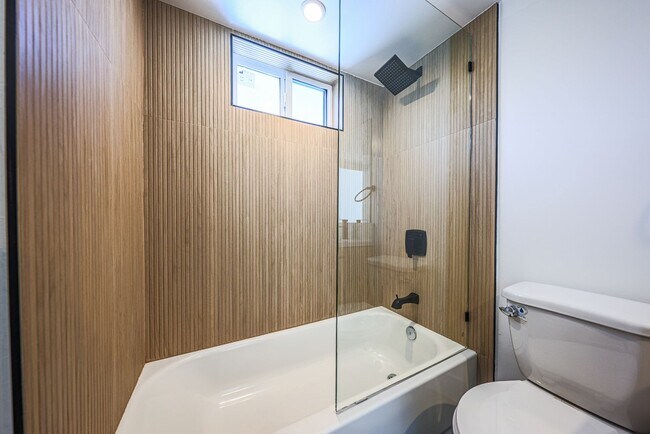 Building Photo - 1237 N Orange Dr