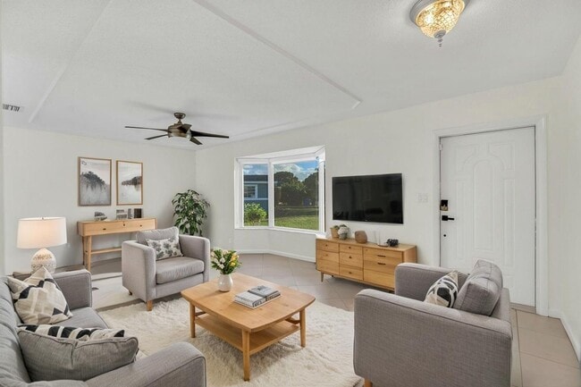 Building Photo - 290 NW 65th Ave