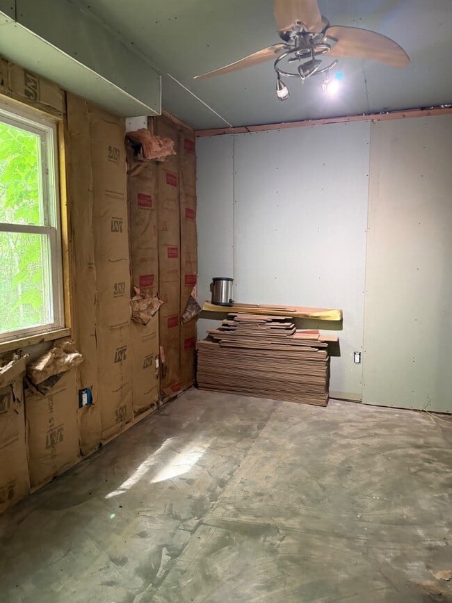 Building Photo - 118 Rhody Dr
