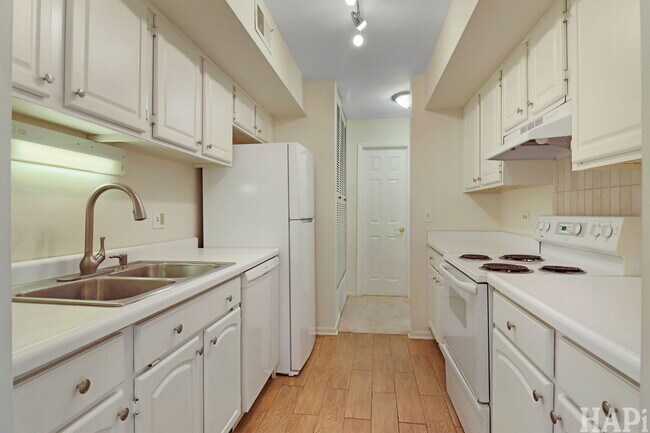 Building Photo - 591 Shorely Dr