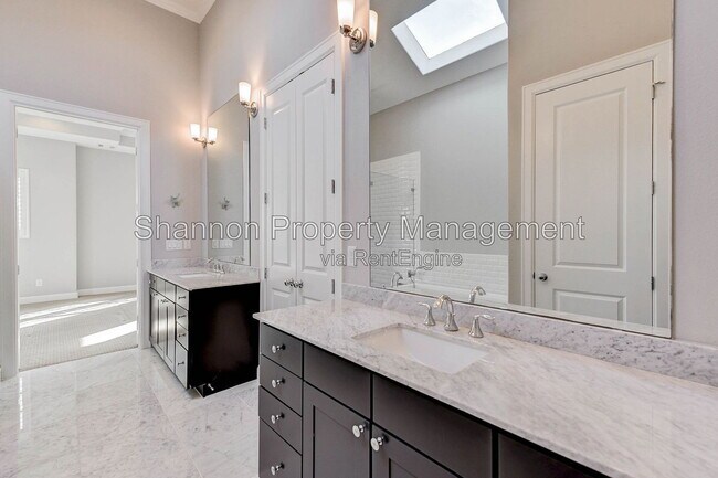 Building Photo - 1215 W 24th St