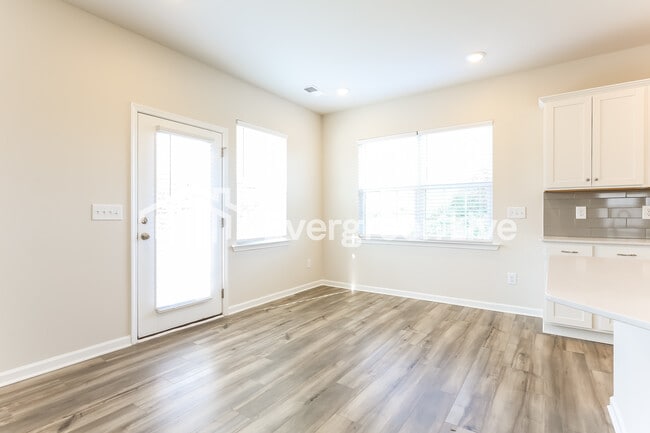 Building Photo - 302 Willow Wynter Ln